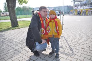 Żółto-czerwono na ulicach Kielc przed meczem Korona - Radomiak