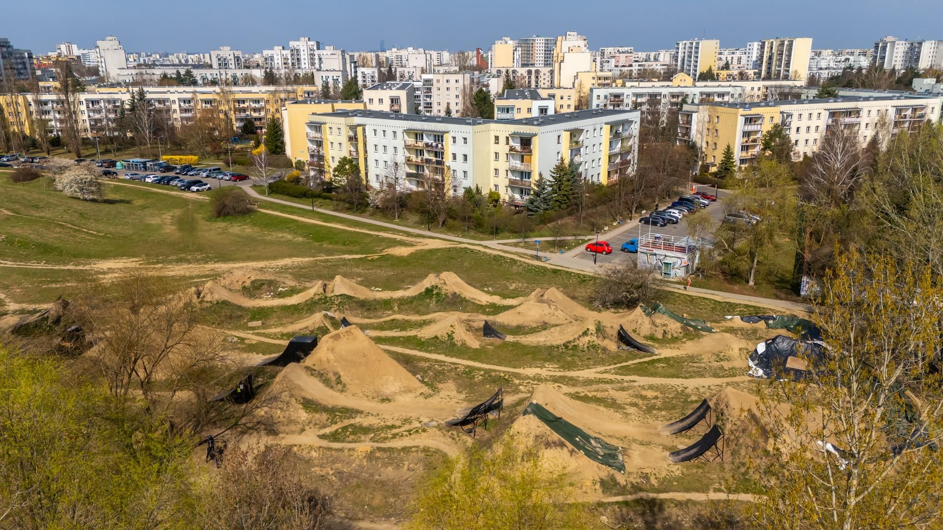 Tor kolarski do dirt jumpingu i kolarstwa górskiego, park im. Cichociemnych Spadochroniarzy AK