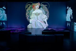 Alfons Mucha w Art Box Experience