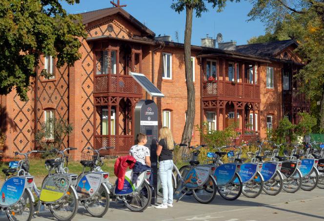 PRZYSTANEK REMBERTÓW Od 61 lat w Warszawie - od zawsze wśród lasów