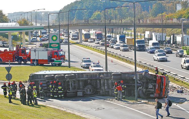 15 ton śmieci zasypało Trasę AK