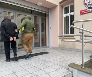 65-latek oblał partnerkę benzyną i groził podpaleniem. Wszystko przez grę w karty