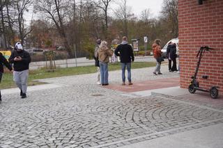 Tłumy na otwarciu kebaba Piri-Piri w Olsztynie. Nie można było się ruszyć, ludzie pchali się jak szaleni [ZDJĘCIA]