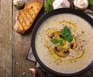 Rozgrzewająca zupa z brązowych pieczarek. Najlepszy przepis na jesienne chłody 