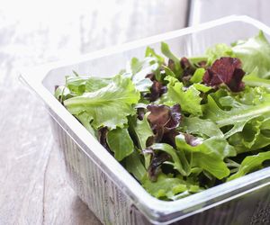 Biegunka? Mikrobiolożka wskazuje winnych: tych rzeczy nigdy nie jem