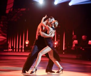 Maurycy Popiel w Tańcu z Gwiazdami. Partneruje mu Sara Janicka