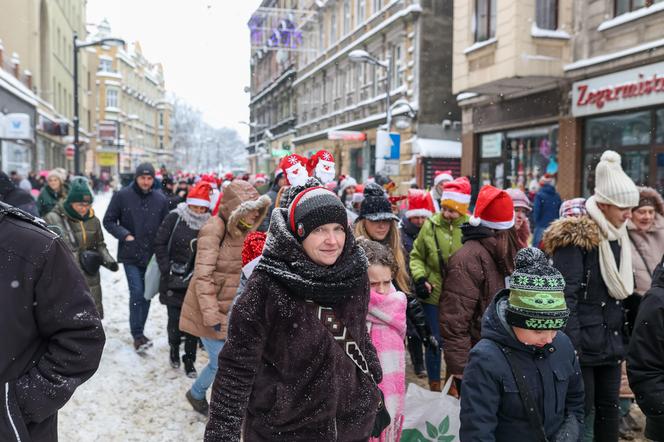 Parada w Mikołajów w Chorzowie na koniec Mikołajowego Festiwalu Czekolady z... owadami