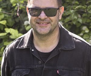 Tomasz Karolak ma dziś urodziny. Za te role fani pokochali go najbardziej!