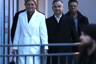 Szybki wypad do rodziców. Andrzej Duda z żoną Agatą polecieli do Krakowa [MAMY ZDJĘCIA]