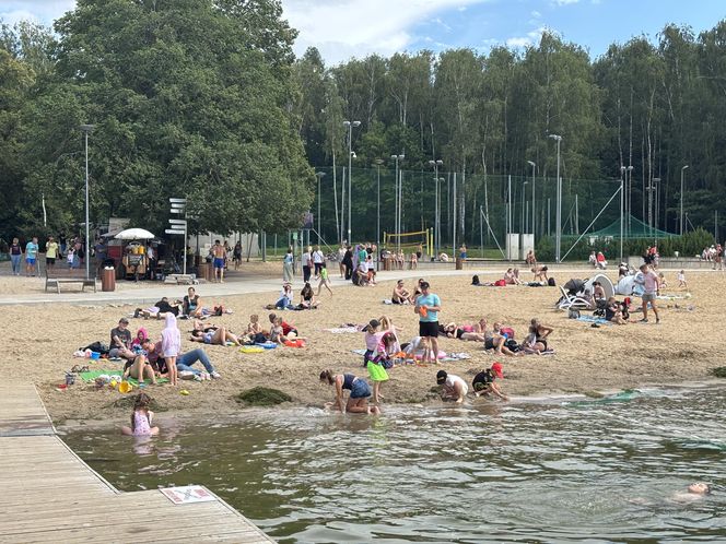 Wakacyjny patrol Eska Summer City na olsztyńskiej Plaży Miejskiej