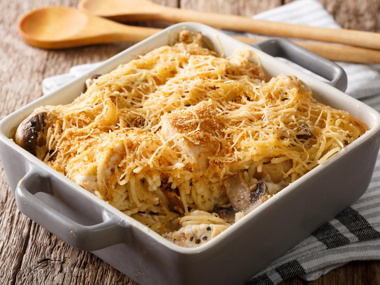 Makaron z kurczakiem i pieczarkami z piekarnika - łatwiejszy niż myślisz! 