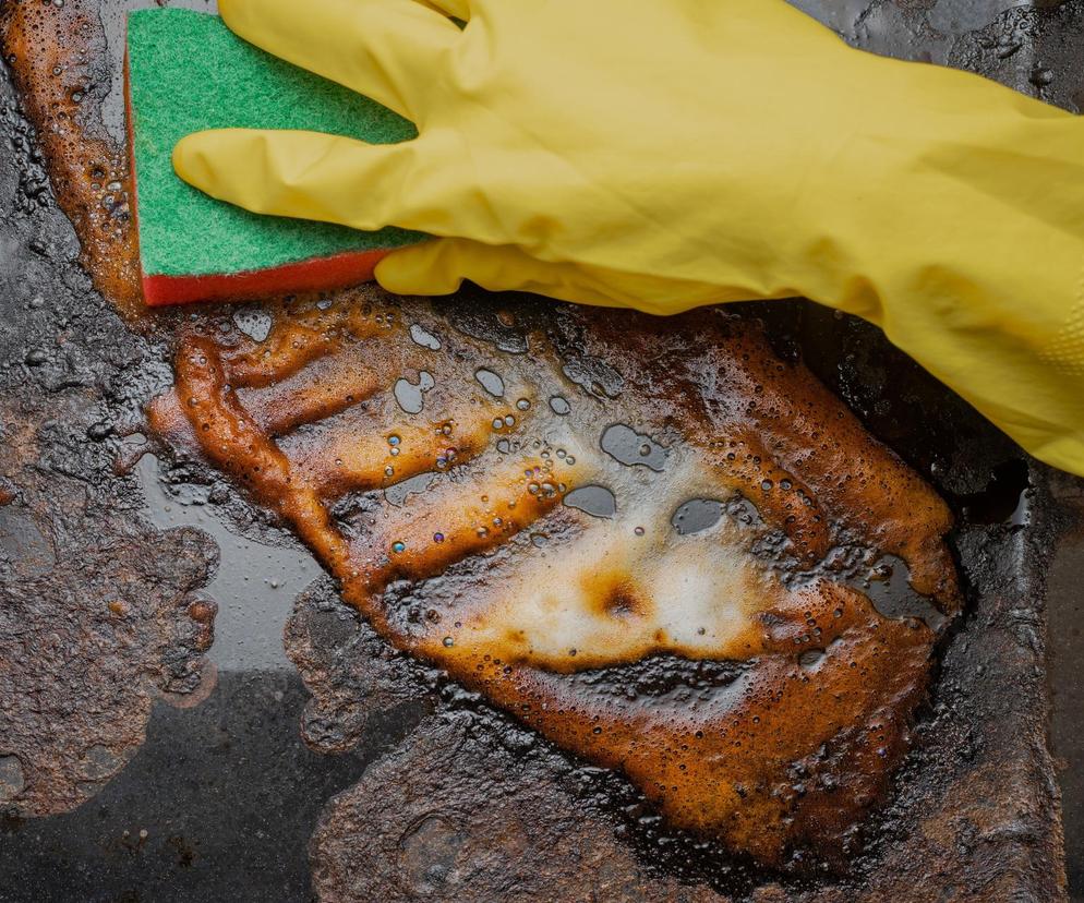 Jak skutecznie wyczyścić blachę z piekarnika? Domowy sposób bez żrącej chemii