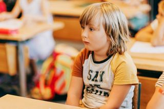 Plan lekcji jak z horroru. Dzieci wychodzą ze szkoły po 17, zaczynają w południe. „Za mało sal”