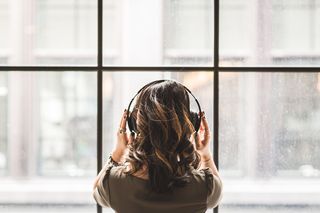 7 podcastów na jesień. Podcastowa playlista, którą musisz znać