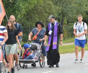 Śpiewający dzień lubelskich pątników na szlaku do Jasnej Góry!