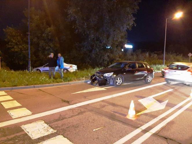 Nowy Sącz. Zderzenie czterech samochodów. Jeden zgubił łódkę
