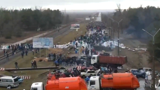 Rosyjskie wojska zmierzają w kierunku ukraińskiej elektrowni jądrowej. Mieszkańcy Enerhodaru bronią do niej dostępu