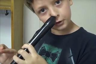 Chłopiec beatboxuje jednocześnie grając NOSEM na flecie!