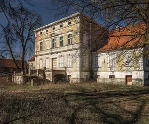 Ten XIX-wieczny pałac kosztuje tyle, co małe mieszkanie. Teraz może być twój