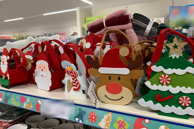 W sklepach już widać Boże Narodzenie! Na półkach ozdoby choinkowe i świąteczne słodycze!