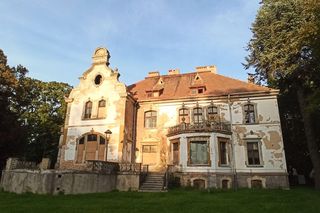 Adaptacja eklektycznego pałacu w Targoszynie inspirowana twórczością Christian Diora - projekt