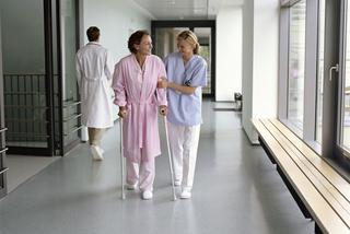 Rehabilitacja po udarze: zasady opieki medycznej
