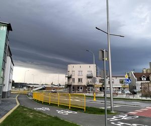 Ekstremalne ostrzeżenia przed burzami w woj.świętokrzyskim. Alerty RCB i IMGW