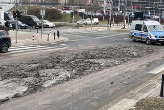 Beton zalał ulicę w Warszawie
