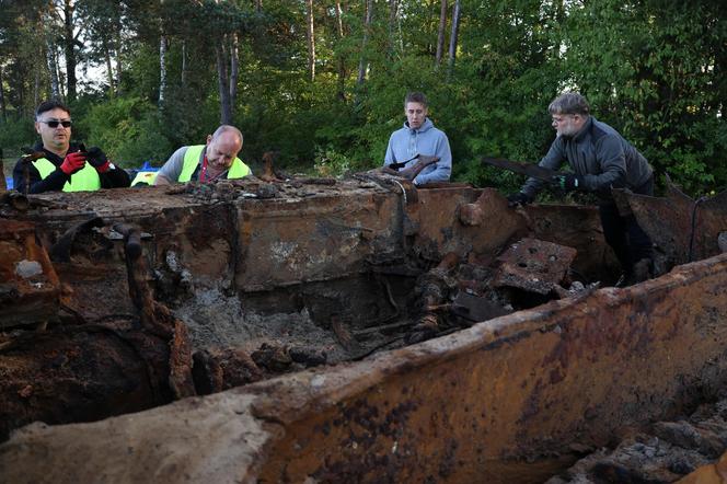 Niemiecki czołg z czasów II wojny światowej znaleziony pod Kielcami. Trafił do Muzeum Wojska Polskiego