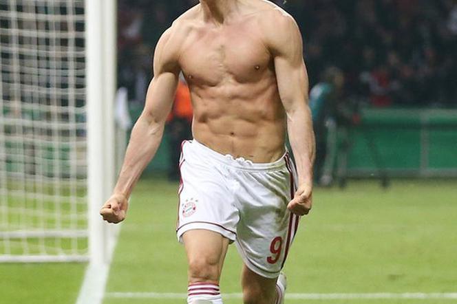 Półnagi Robert Lewandowski