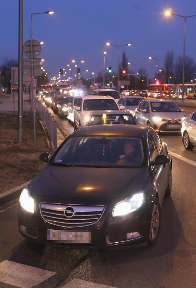 Utrudnienia w ruchu na rogu Połczyńskiej i Powstańców Śląskich