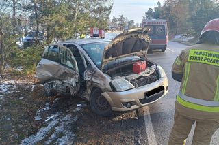 Jedlanka: Bus zderzył się z osobówką. Jedna osoba została poszkodowana
