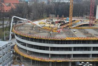 Konstrukcja OVO Wrocław wzrasta. Wylana już została podłoga 5 piętra