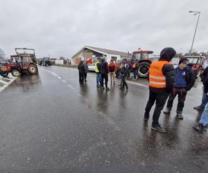 Rolnicy nie przepuścili chorego na serce dziennikarza przez blokadę