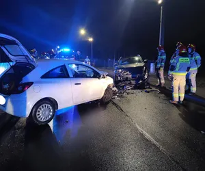 Czołowe zderzenie aut w Żołędowie pod Bydgoszczą [ZDJĘCIA]