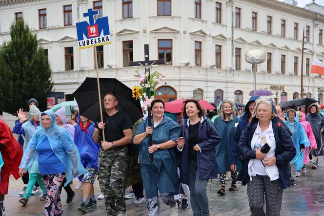 Lubelska Piesza Pielgrzymka na Jasną Górę 2024. Pątnikom deszcz niestraszny!