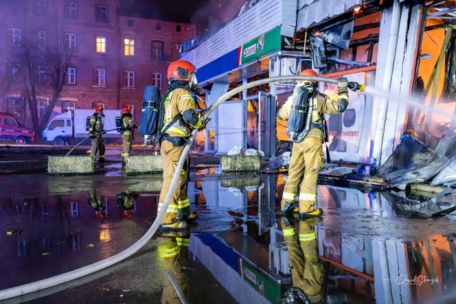 Pożar pawilonu handlowego w Rudzie Śląskiej