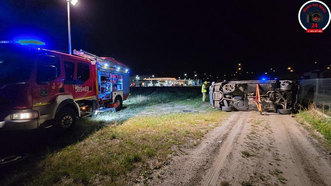 Kierujący samochodem Audi stracił panowanie nad pojazdem i zjechał z drogi na pobocze 