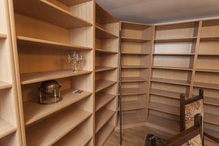 Z pałacu księdza zniknęły pieniądze i biżuteria