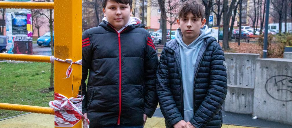 Dwaj  nastolatkowie uratowali sikorkę w Katowicach