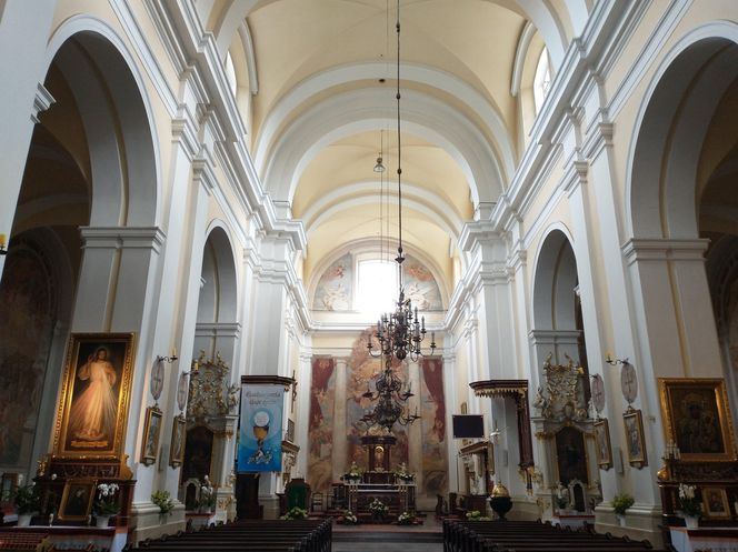 Wnętrze bazyliki w Węgrowie