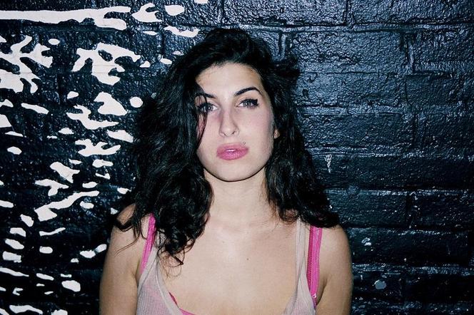 Amy Winehouse - niepublikowane ujęcia z „In My Bed” w nowym lyric video