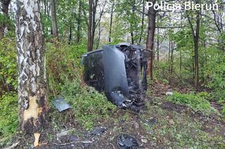 Bieruń: samochód wypadł z drogi i uderzył drzewo
