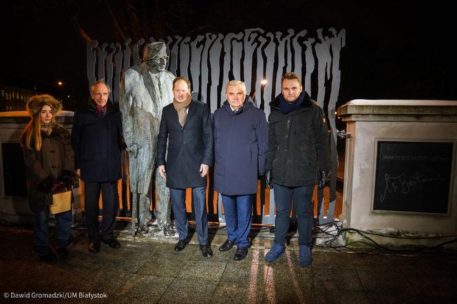 Białystok. Odsłonięto pomnik Władysława Bartoszewskiego