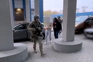 Skrępowali Zygmunta i uduszony. Sprawcy splądrowali jego mieszkanie. Wpadli po 19 latach