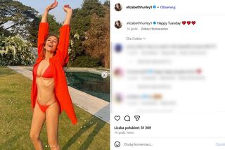 Emerytka Liz Hurley wygina się w bikini. Pozuje w luksusowej willi ojca kontrowersyjnej gwiazdy