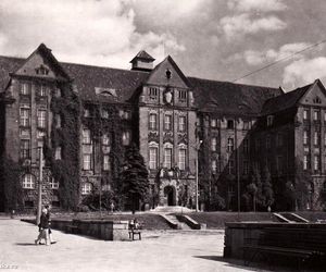 To jeden z najpiękniejszych budynków w Olsztynie. Dawniej pomieszczenia zajmowało m.in. Gestapo
