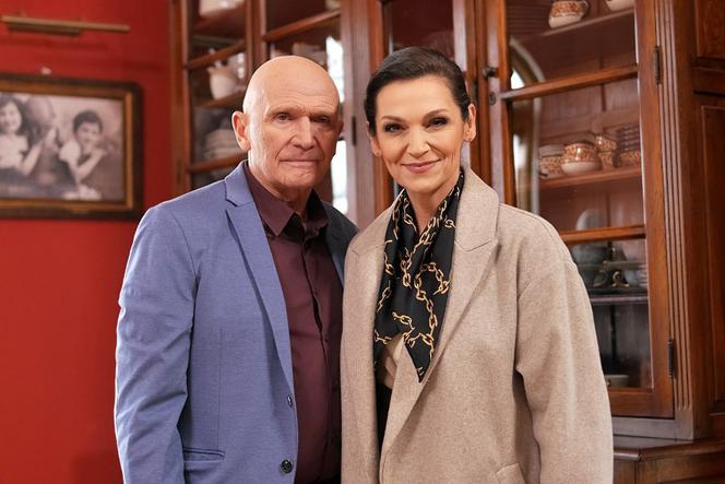 Pierwsza miłość odcinek 3397. Izabela (Olga Bończyk), Edward (Marek Siudym)