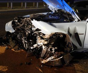 Sportowy mercedes warty 1,5 miliona roztrzaskany na moście Świętokrzyskim