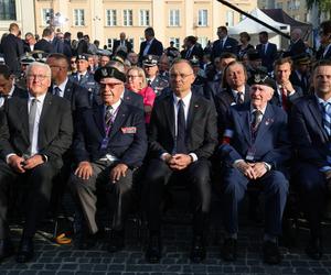 Uroczysta polowa msza święta i Apel Pamięci na pl. Krasińskich